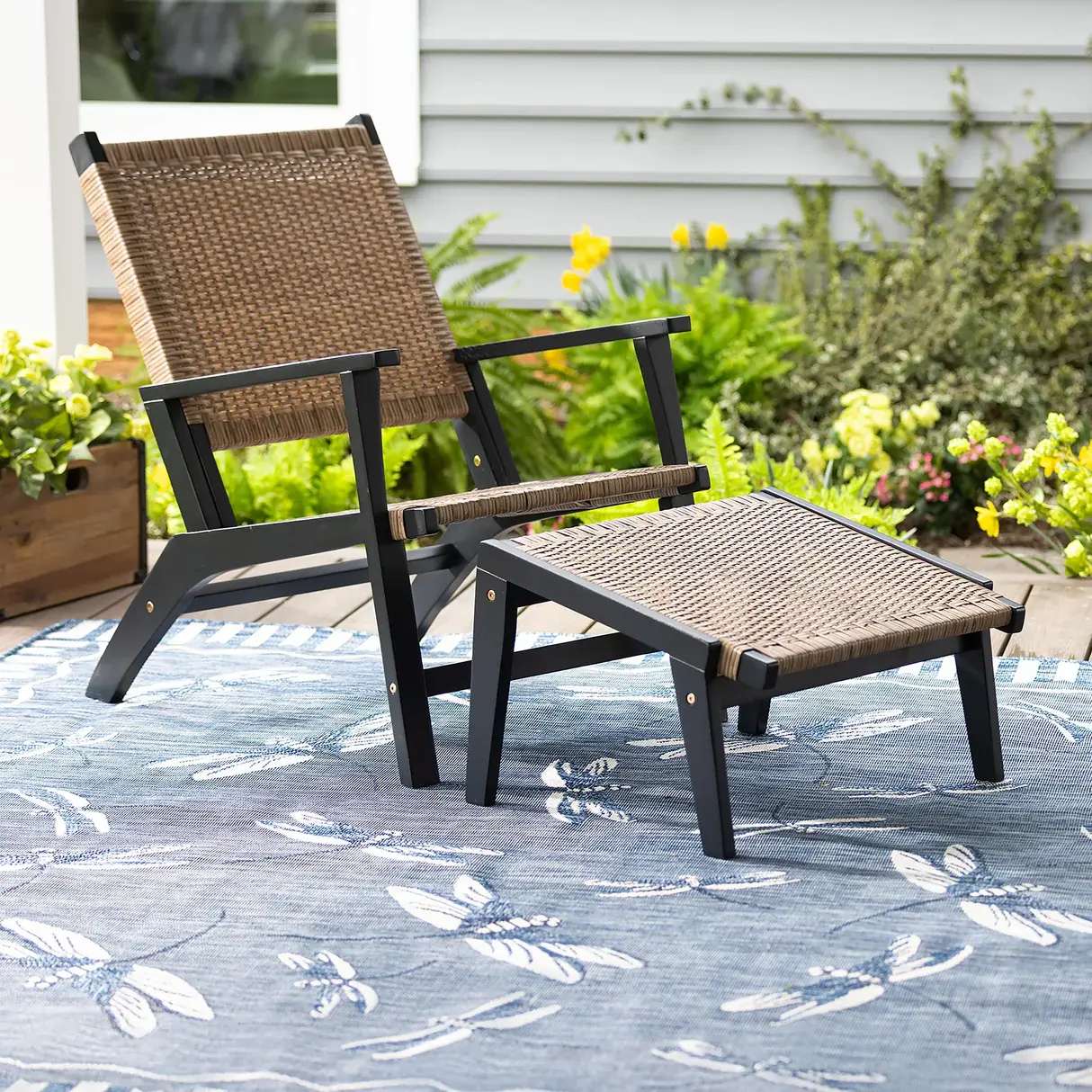 Indoor/Outdoor Dragonfly Rug, 4'10" x 7'6"